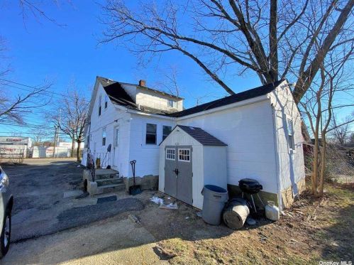 55 Railroad St, Huntington Station NY  11746-1230 exterior