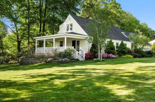 1 Barn Hill Rd, Bloomfield, CT 06002-1218