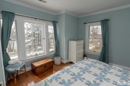 321 Edgewater Dr, Mishawaka IN  46545-6910 exterior