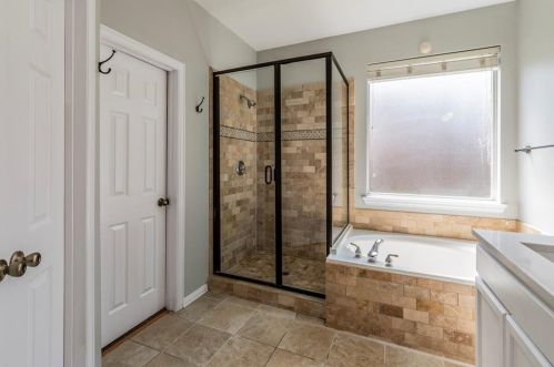 1405 Glen Hollow Ln, Lewisville TX  75028-3870 exterior