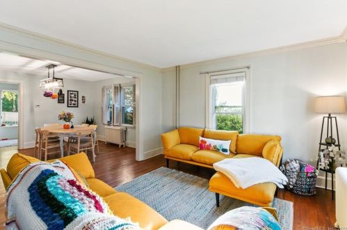 24 Clover St, Middletown CT  06457-5219 exterior