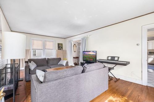 15 Edna St, White Plains NY  10606-2001 exterior