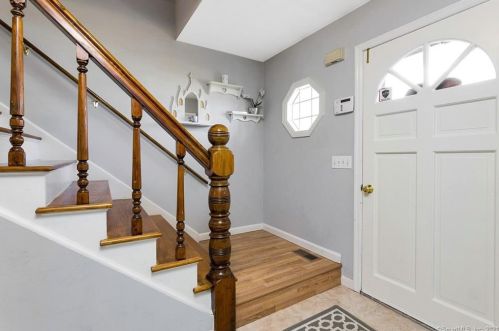16 Vollmer Ave, Norwalk CT  06851-4132 exterior
