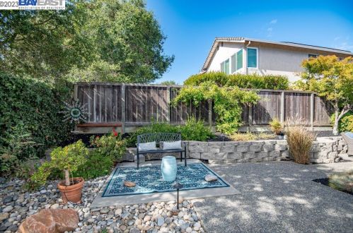 7336 Las Palmas Way, Pleasanton CA  94568-2775 exterior