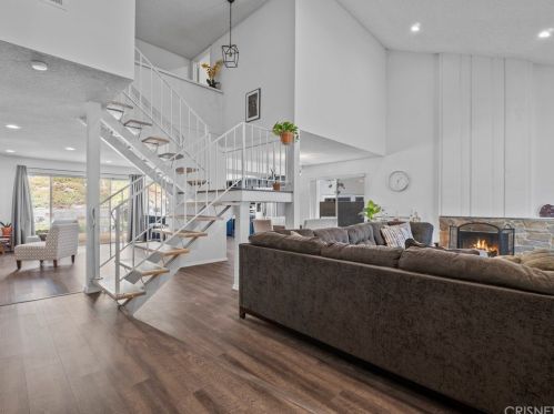 15509 Carrousel Dr, Santa Clarita, CA 91387-1825