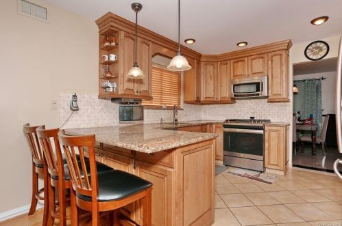 27 Larkin Ln, Garnerville NY  10923-1536 exterior