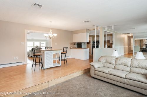 18 Hollywood Dr, Bricktown NJ  08723-3449 exterior