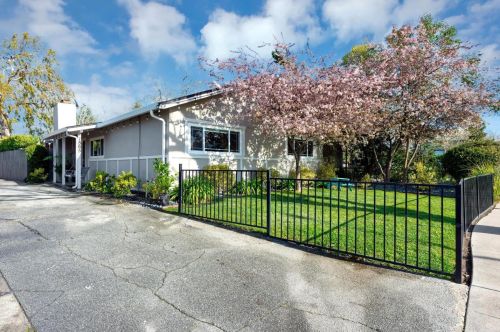 1565 Maddux Dr, Redwood City, CA 94061-2418