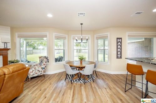 101 Legend Dr, Victoria TX  77904-3854 exterior