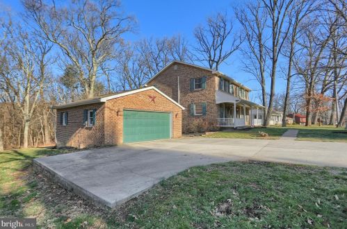 1076 Bollinger Rd, Littlestown, PA 17340-9147