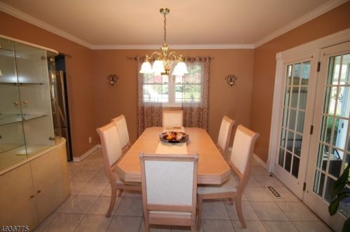 5 Sleepy Hollow Ct, Lincoln Park, NJ 07035-1517