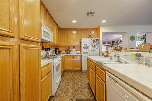 45541 Robinson Dr, Lancaster CA  93535-2263 exterior