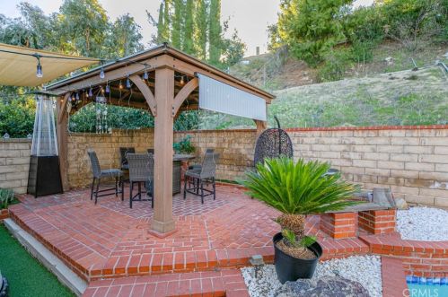 27067 Alabastro Dr, Santa Clarita CA  91354-2215 exterior