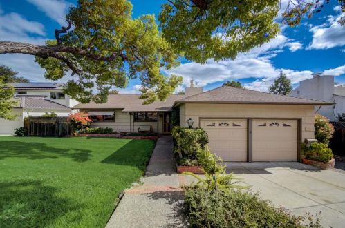1131 Foothill St, Redwood City, CA 94061-1916
