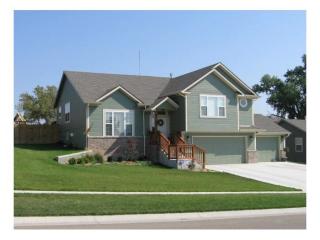 1011 Sandusky Dr, Junction City KS  66441-2588 exterior
