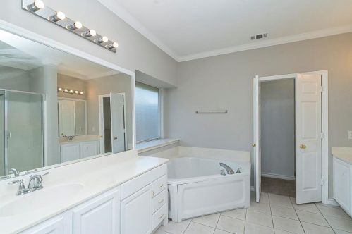 3500 Mustang Dr, Denton TX  76210-0344 exterior