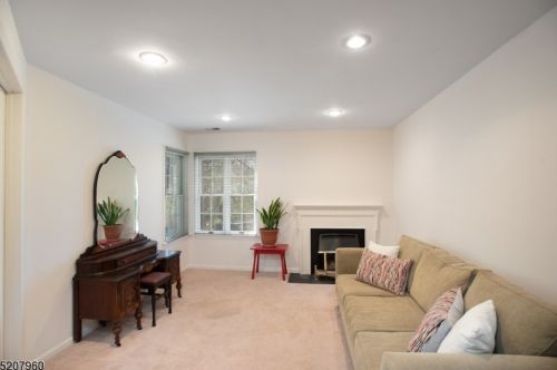 2 Stone Edge Rd, Bedminster NJ  07921-1657 exterior