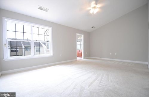 209 Hawks View Sq, Leesburg VA  20175-4103 exterior