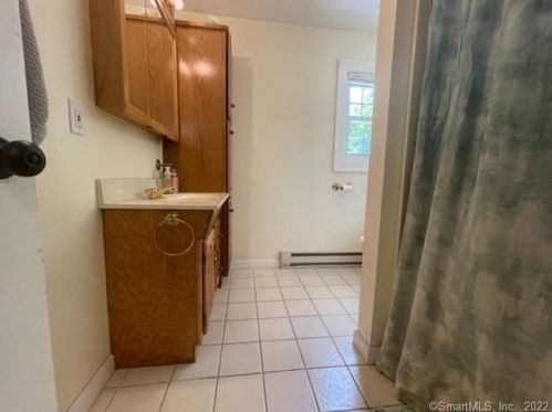 16 Esther Ave, Waterbury CT  06708-4819 exterior