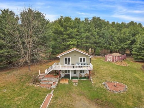 211 Van Tuyl Rd, Barryville, NY 12719-5640