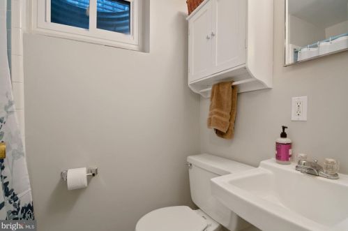 9514 Wallingford Dr, Springfield VA 22015-1738 exterior