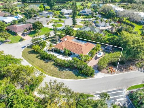 300 Country Clb Dr, Naples FL 34110-1144 exterior