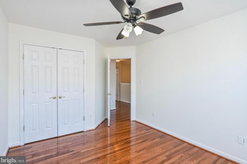 2617 Logan Wood Dr, Herndon VA 20171-4367 exterior