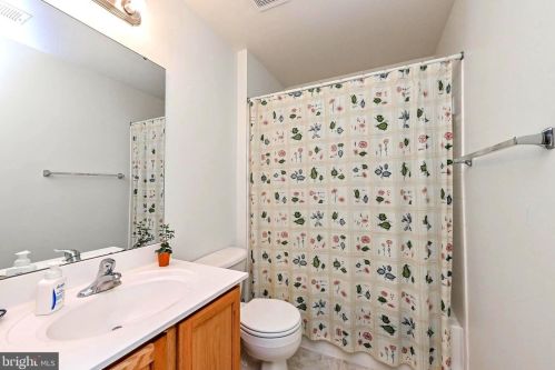34 Stocks St, Lovettsville VA  20180-8640 exterior