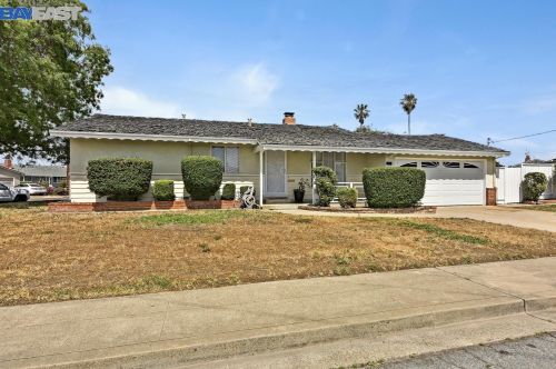 15298 Laverne Dr, San Leandro, CA 94579-1944
