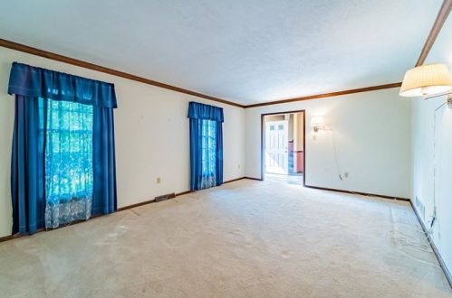 110 Deer Valley Dr, Sewickley, PA 15143-9501