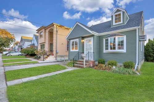 552 6th Ave, New Hyde Park, NY 11040-5456