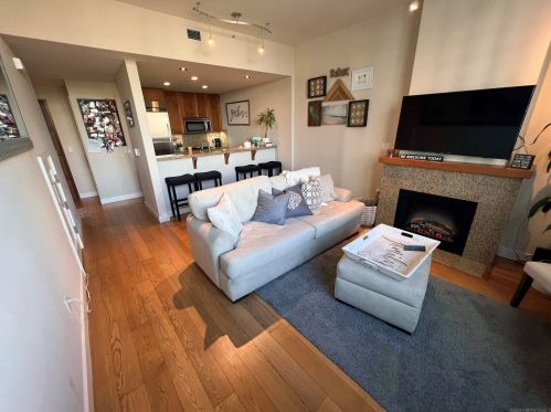 700 E St, San Diego, CA 26056-5984