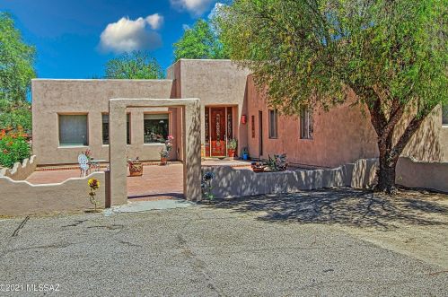 8959 Woodland Rd, Tucson, AZ 85749-9575