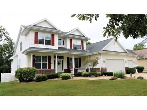 2565 Wolf Creek Trl, Hiawatha, IA 52233-7914