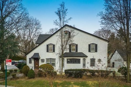 8673 Somerset St, Jamaica, NY 11432-2336
