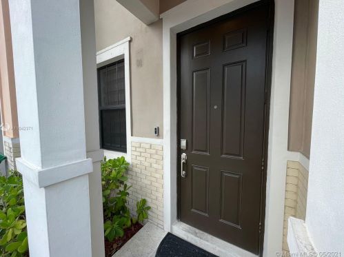 6185 104th Ct, Miami, FL 33178-2615