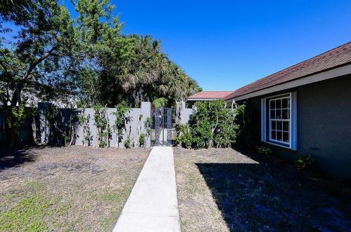 620 Oak St, Boynton Beach FL  33435-2807 exterior