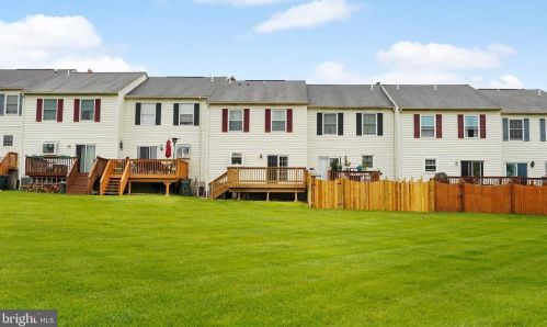 104 Vlg Grn Dr, Gilbertsville PA  19525-9500 exterior