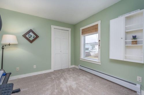 104 Lk Shr Dr, Northwood NH  03261-3707 exterior