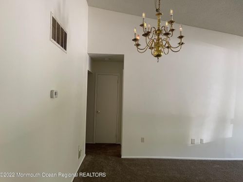 13 Linton Close, East Freehold NJ 07728-3816 exterior