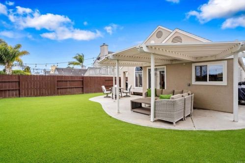 1818 Blackhawk Ave, Oceanside CA  92056-2908 exterior