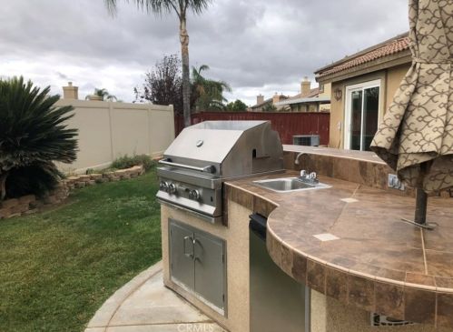 705 Greenwood St, Beaumont CA  92223-7119 exterior