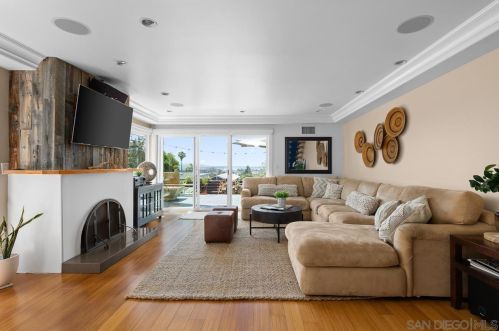 2445 Geranium St, San Diego, CA 92109-2338