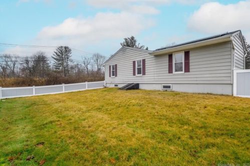 55 Pine River Rd, North Haven CT  06473-3312 exterior