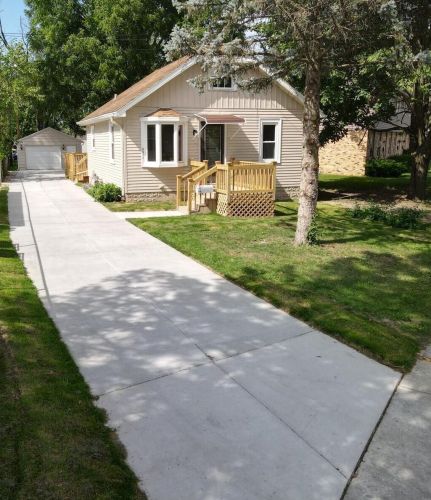 9514 Beloit Rd, Milwaukee WI  53227-4335 exterior