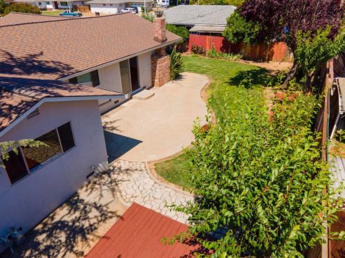 420 Sherwood Dr, Gilroy CA  95020-4221 exterior