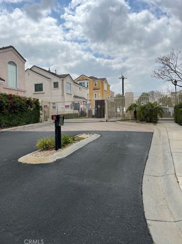 12687 Antigua Ct, Lynwood CA  90262-5377 exterior