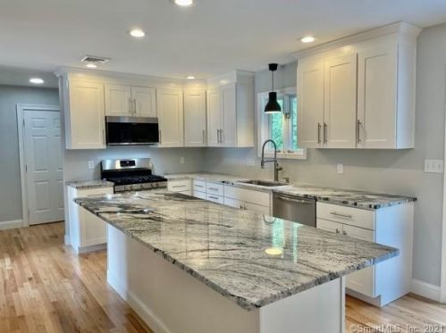 1200 Cornerstone Ct, Cheshire CT  06410-1860 exterior