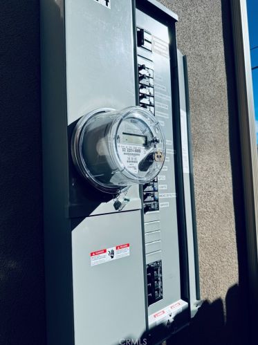 2014 Piru St, Compton CA  90222-3525 exterior