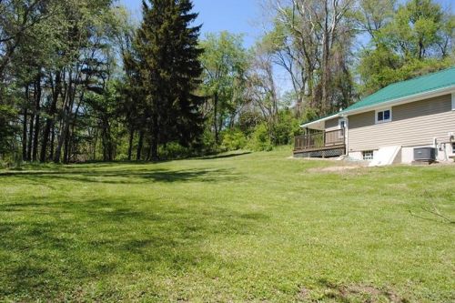 317 Trailer Blvd, New Kensington PA  15068-3946 exterior